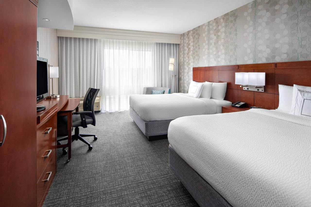 Courtyard By Marriott Raleigh North/Triangle Town Center Hotel Exterior photo