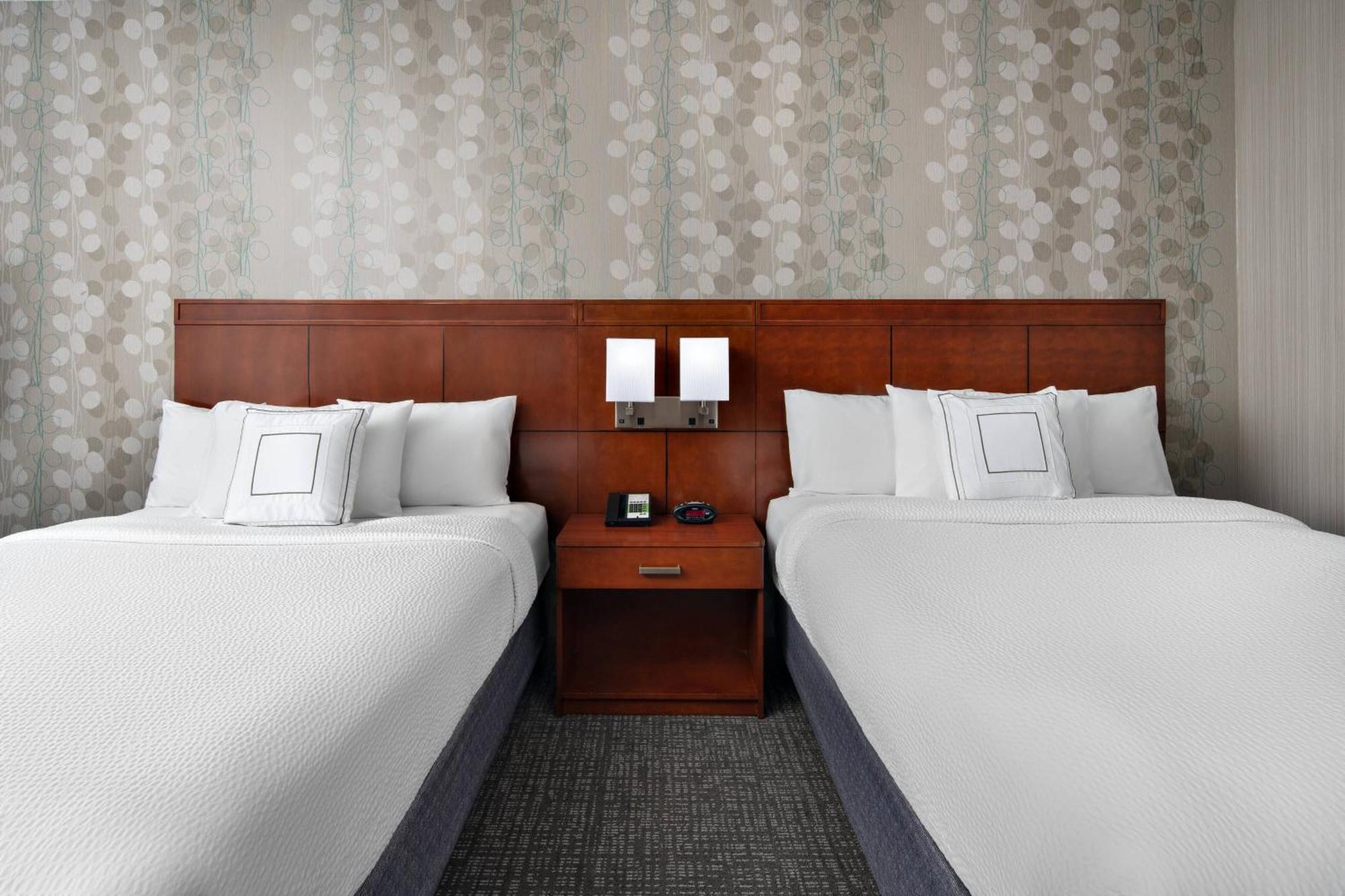Courtyard By Marriott Raleigh North/Triangle Town Center Hotel Exterior photo