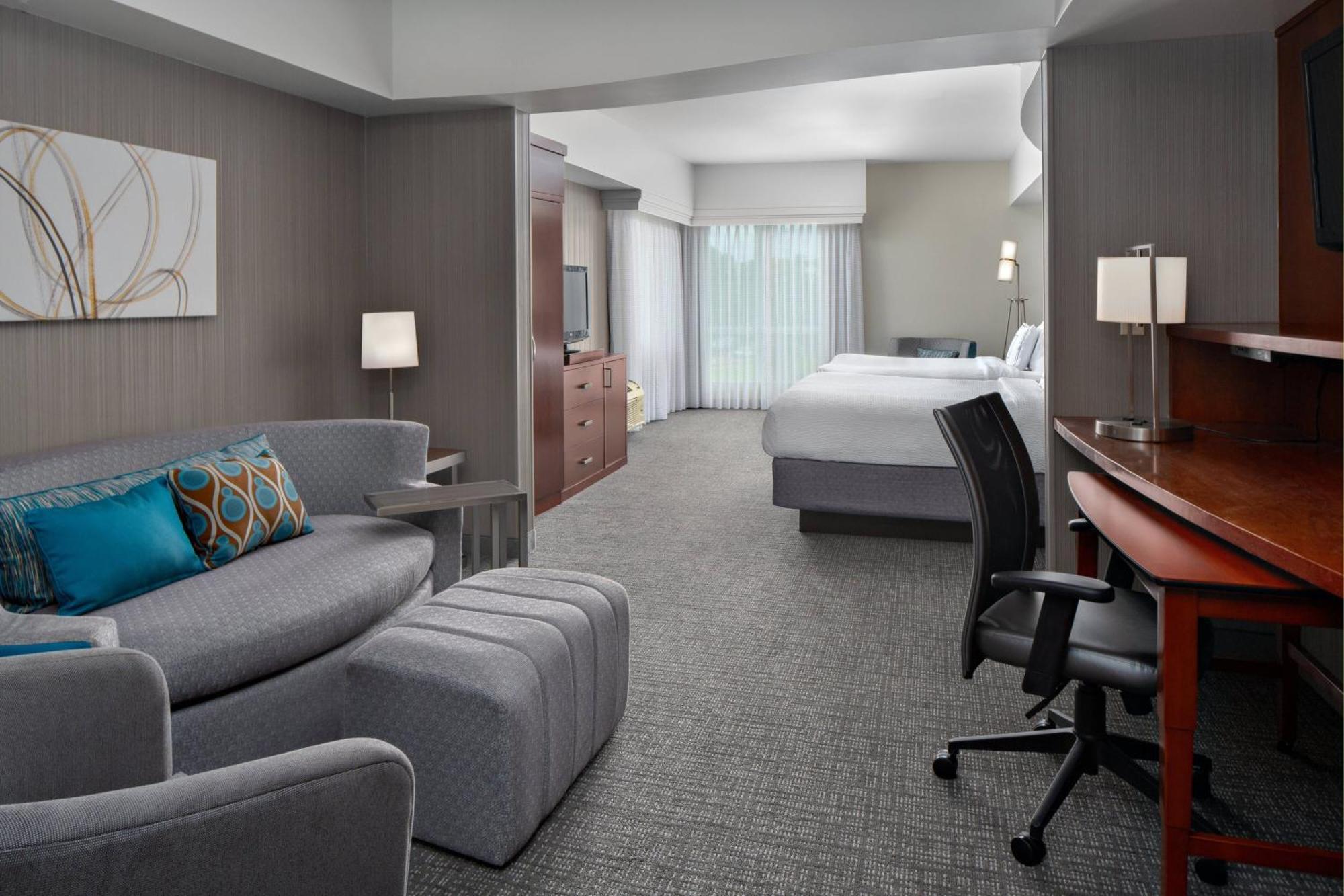 Courtyard By Marriott Raleigh North/Triangle Town Center Hotel Exterior photo