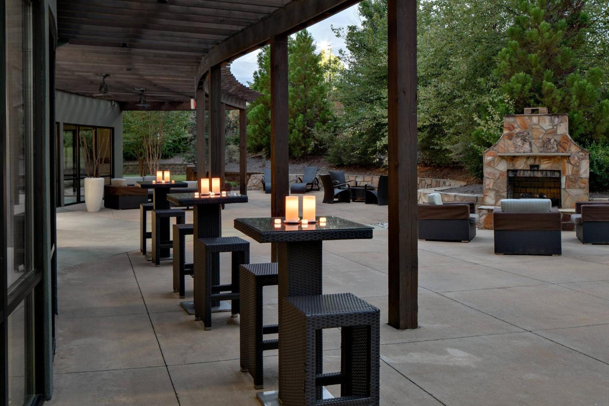 Courtyard By Marriott Raleigh North/Triangle Town Center Hotel Exterior photo